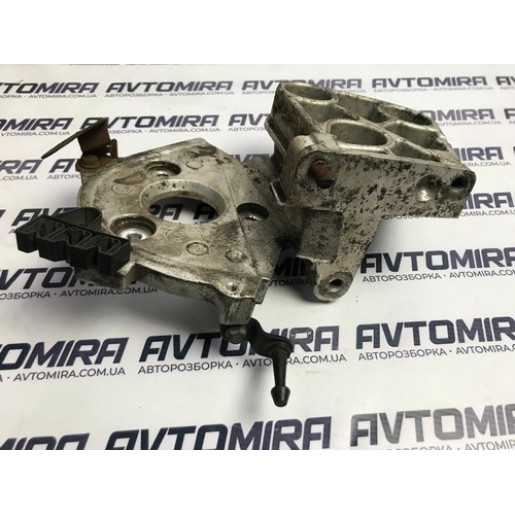Кронштейн компрессора кондиционера Renault Megane II 1.9 DCI 2002-2009 8200619377